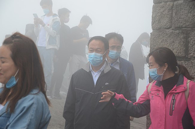 葉露中赴金寨縣檢查景區疫情防控及旅游安全工作時強調:常態化精準化做好疫情防控工作 積極穩妥推進旅游市場復產復蘇